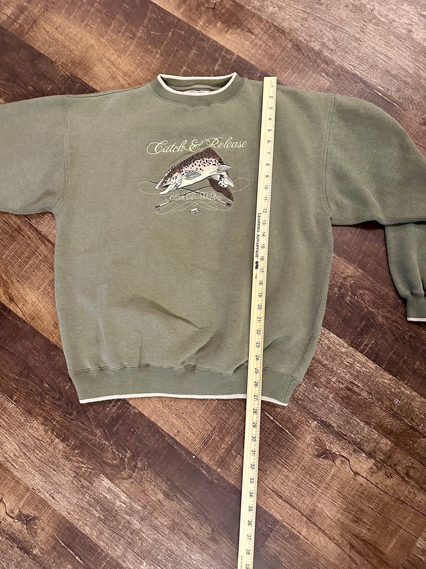 Vintage Danaggers “Catch and Release” Sweatshirt (L) Embroidered Brown Trout - Olive Green