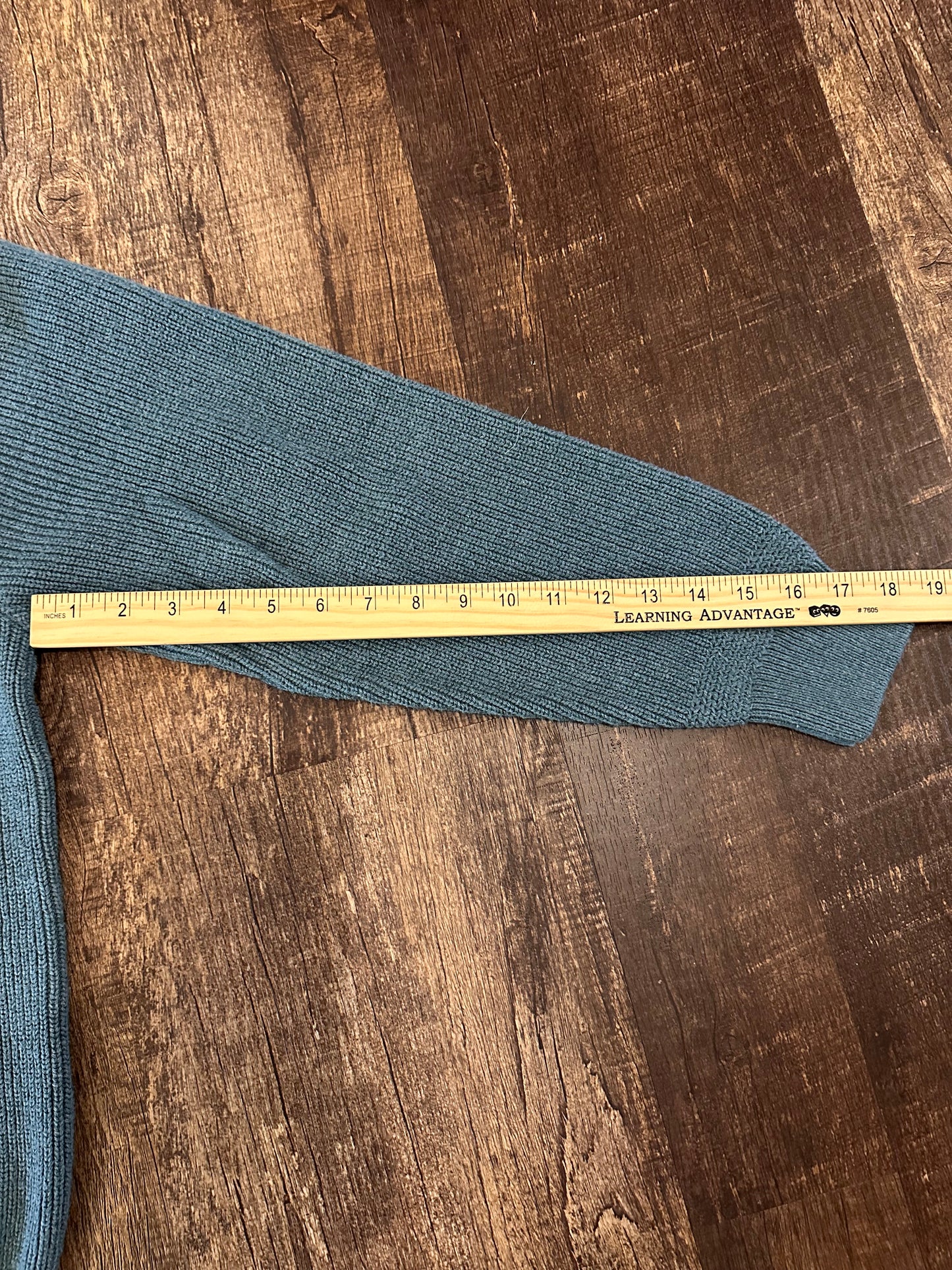 Vintage L.L. Bean Henley Sweater (M) Embroidered Fly Lures Green