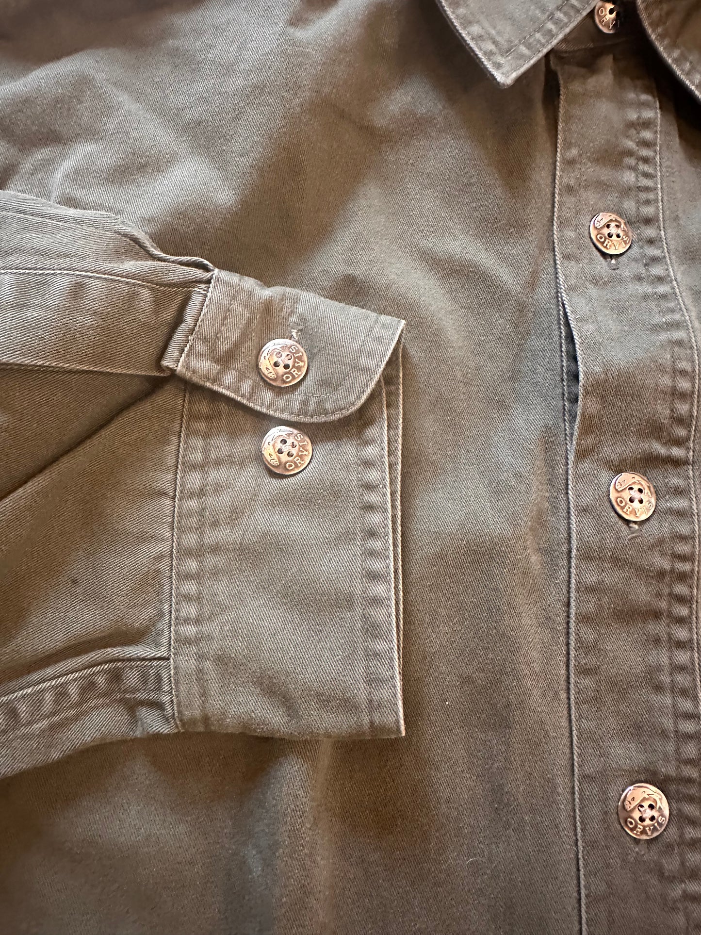 Vintage Orvis Button Down (XL) Embroidered Fly with Metal Logo Buttons