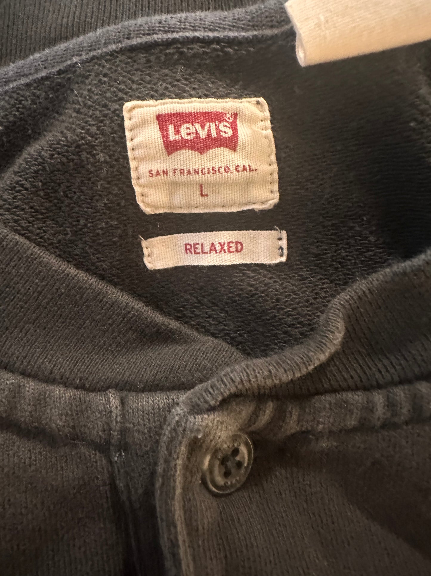 Vintage 90s Levi’s Henley Crewneck (L) Trout Nature Scene