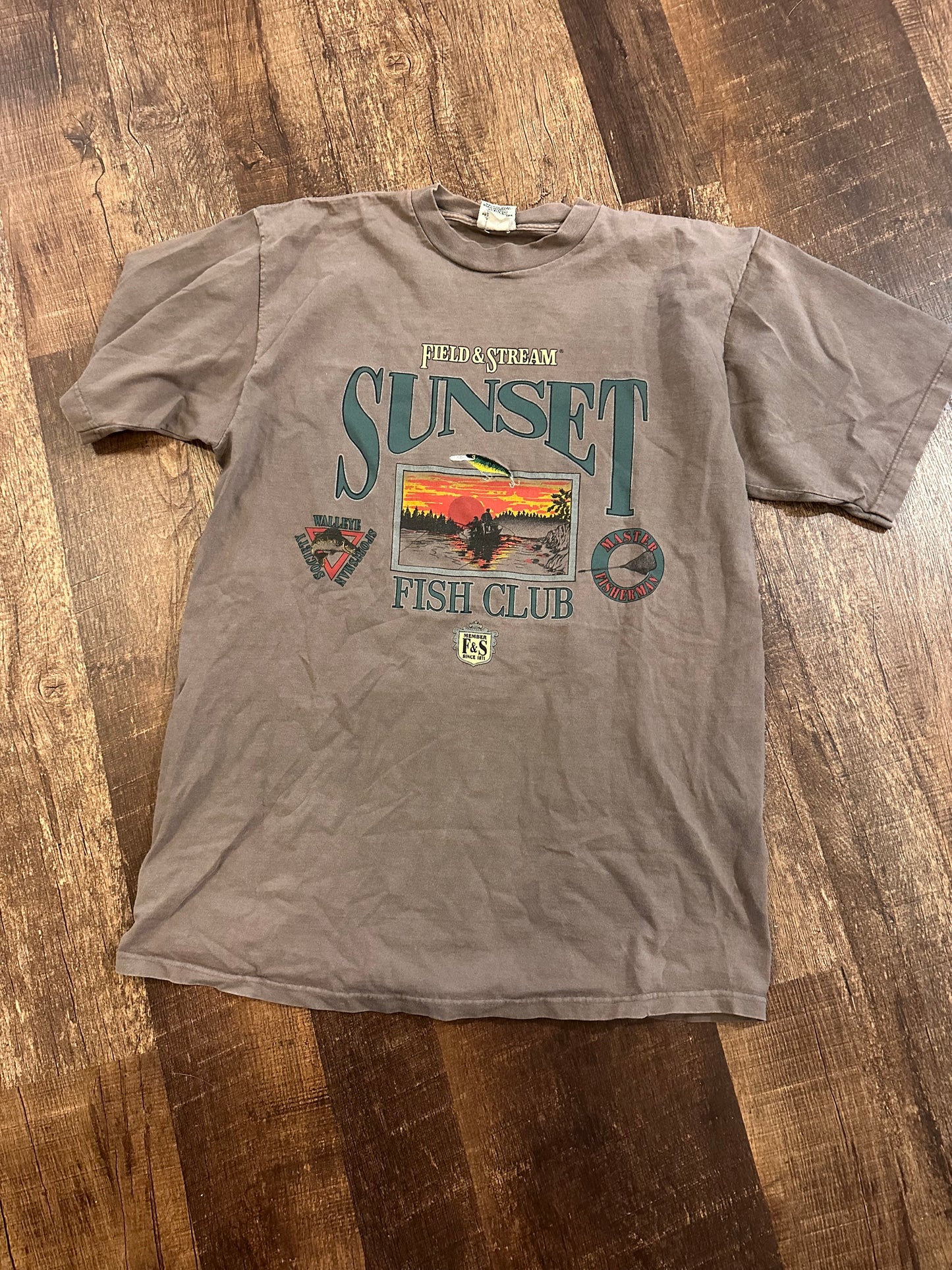 Vintage Field & Stream T (XL) Sunset Fish Club Embroidered Lure