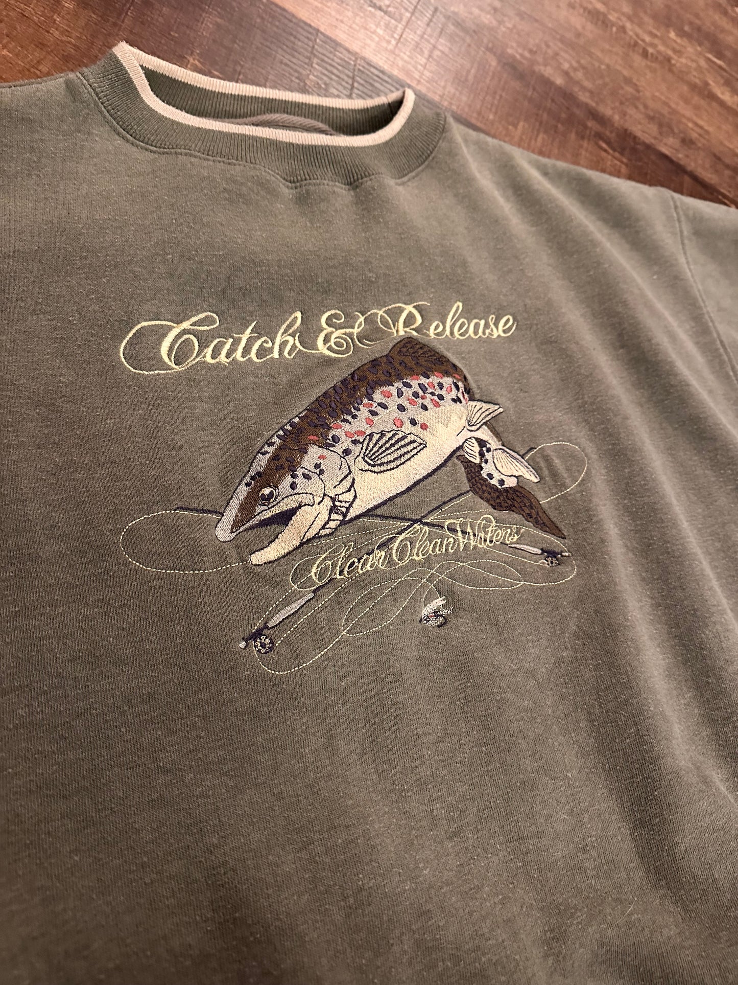 Vintage Danaggers “Catch and Release” Sweatshirt (L) Embroidered Brown Trout - Olive Green