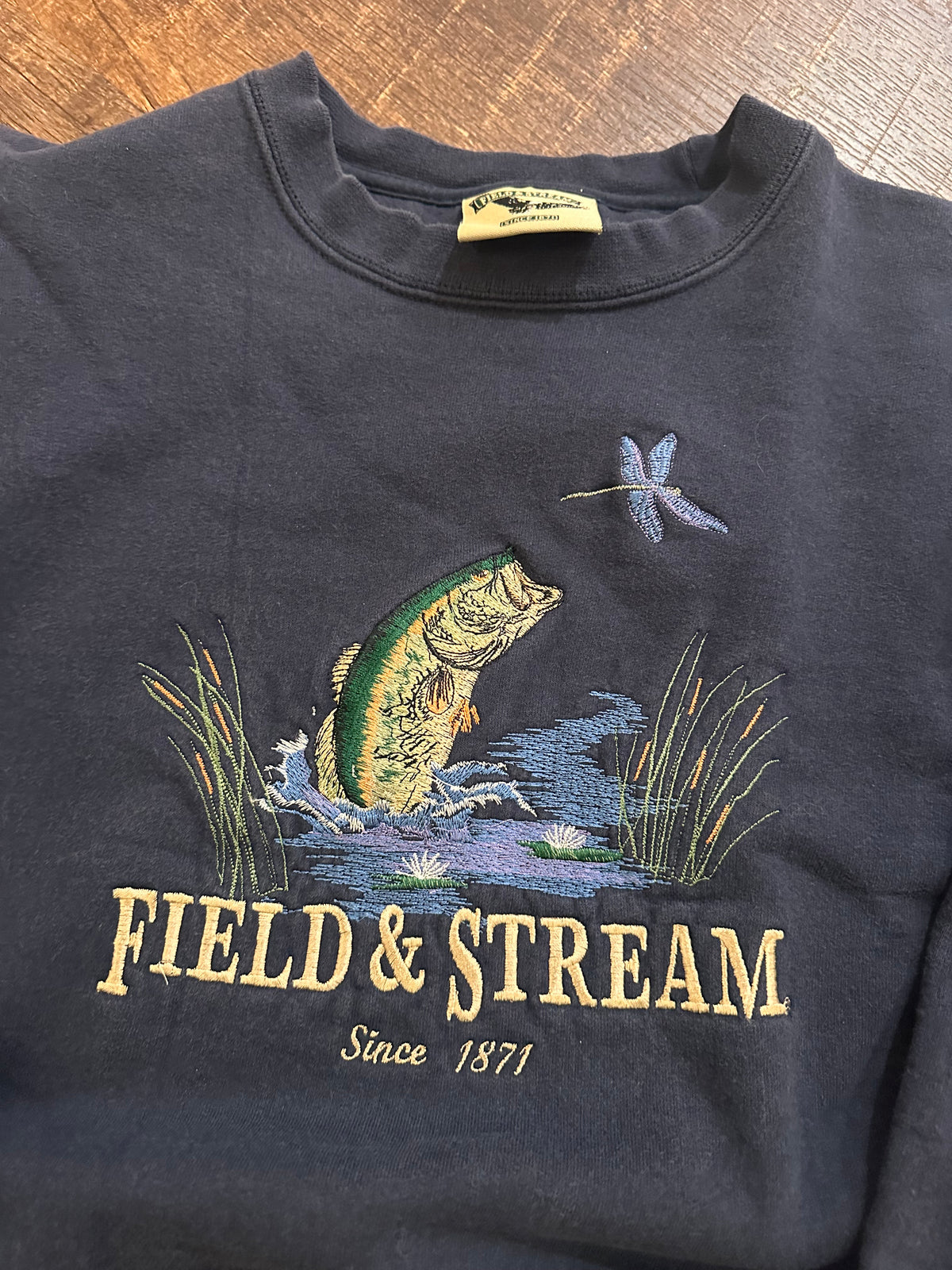 Vintage Field & Stream Crewneck (L) Embroidered Fishing Scene