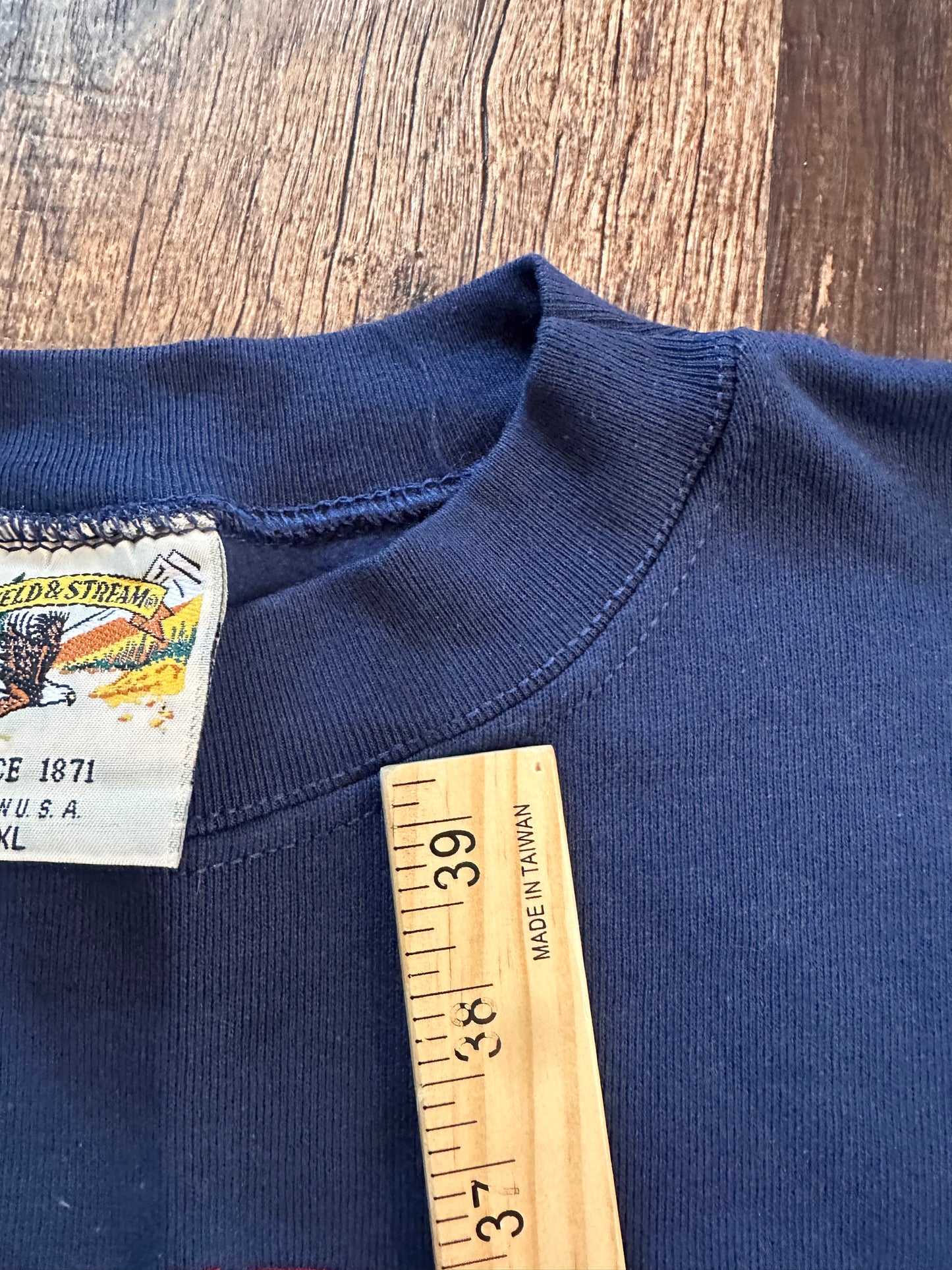 Rare Vintage Field & Stream Crewneck (XXL) Fishing Drift Boat Tapestry Scene - Navy
