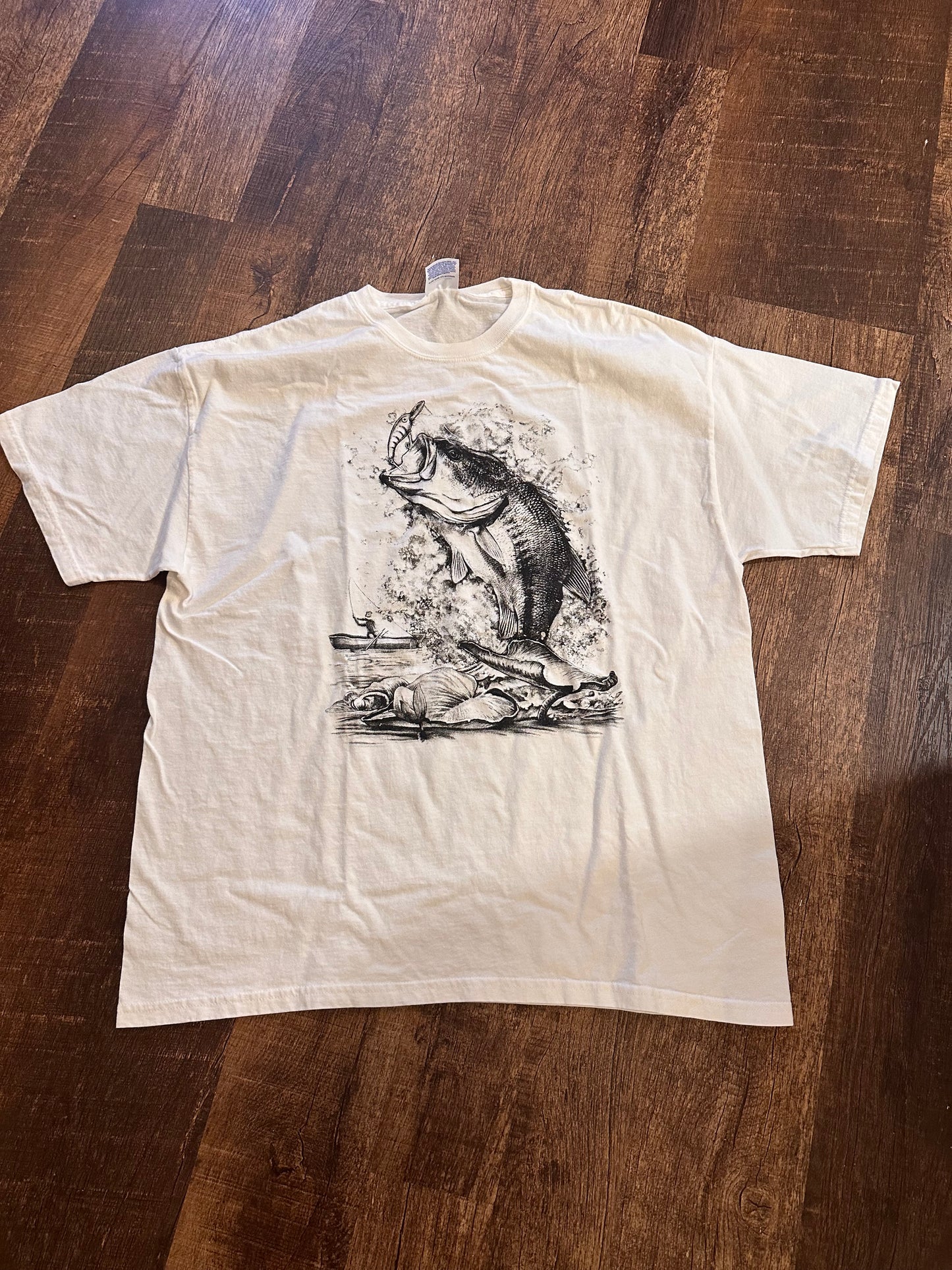 Vintage Hanes T-shirt (XL) Bass Fisherman Scene - White
