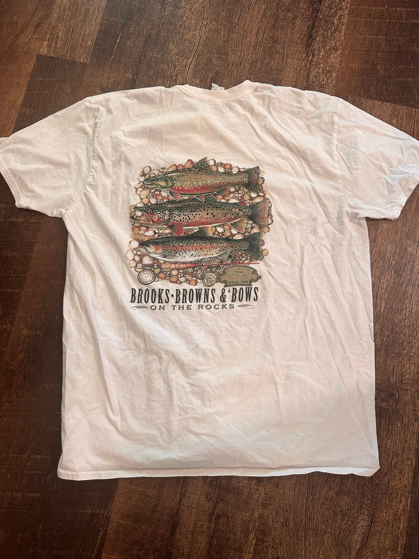 Vintage Brooks Browns and Bows on the Rocks T (XXL)