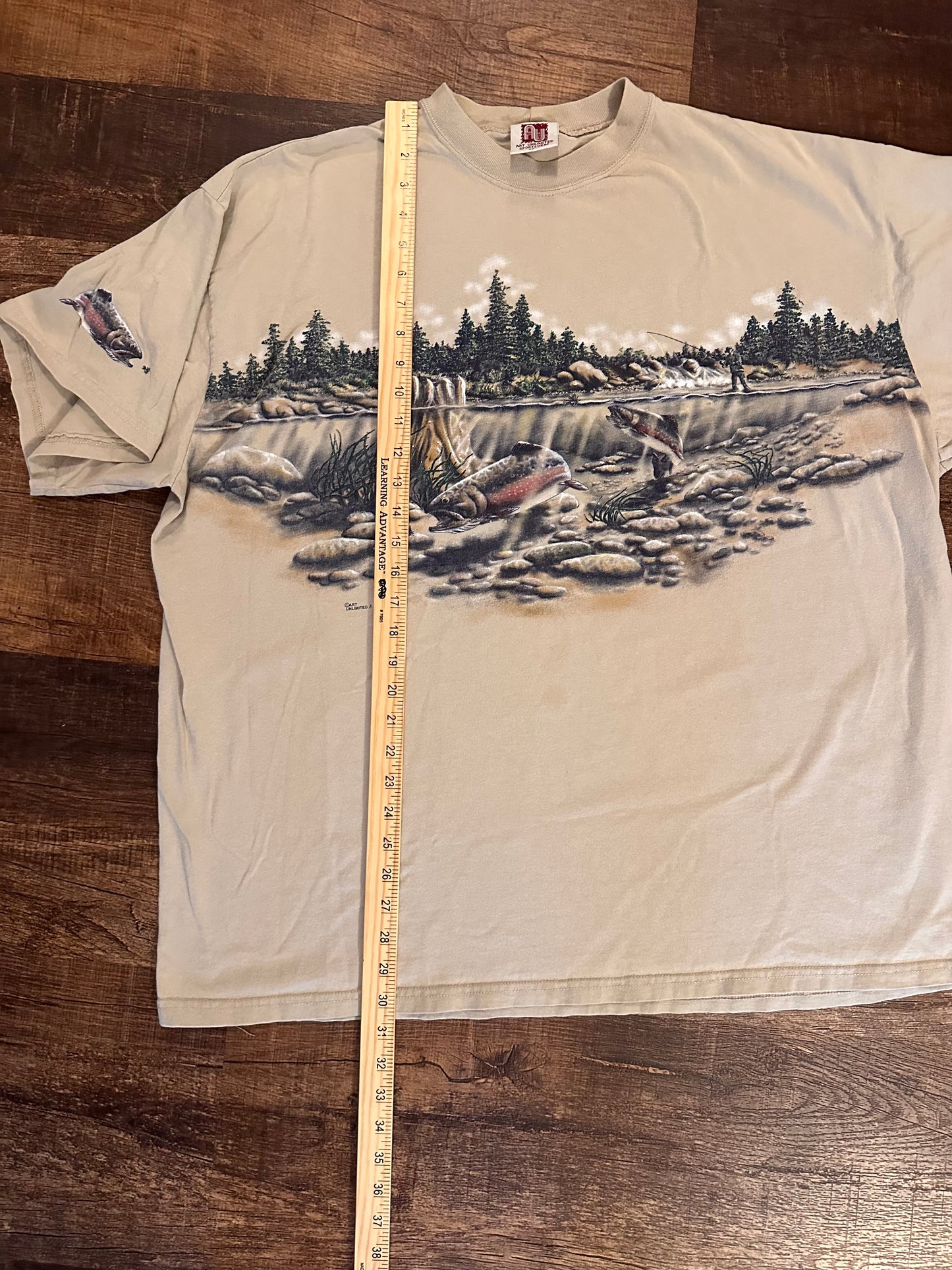 Vintage Art Unlimited Tshirt (XXXL) Fly Fisherman Scene with Trout - Beige
