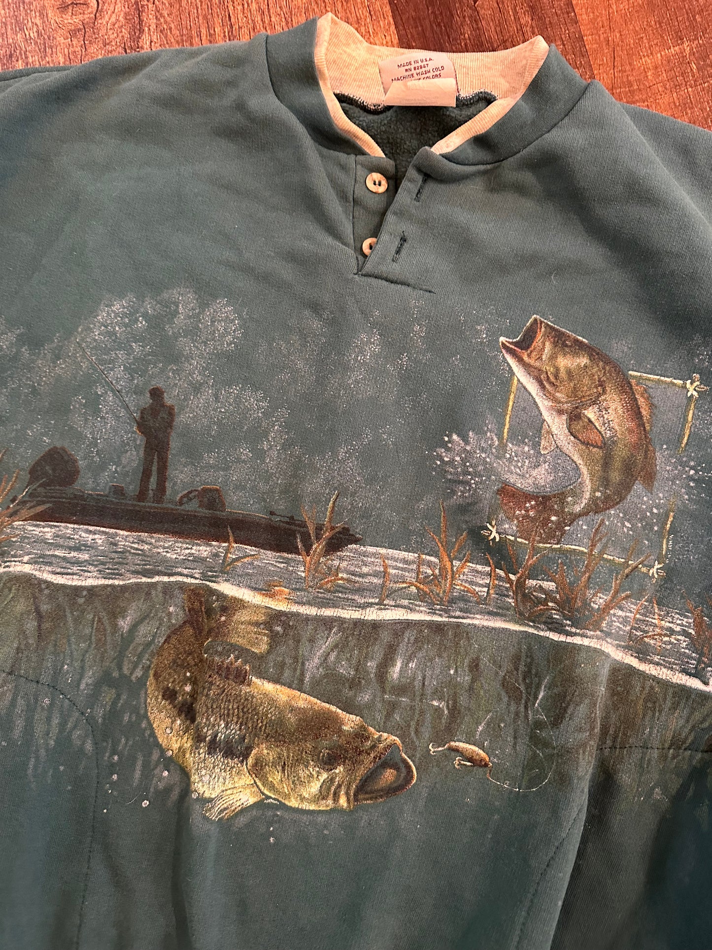 VTG Art Unlimited Henley Crewneck (L) Bass Fishing Graphic