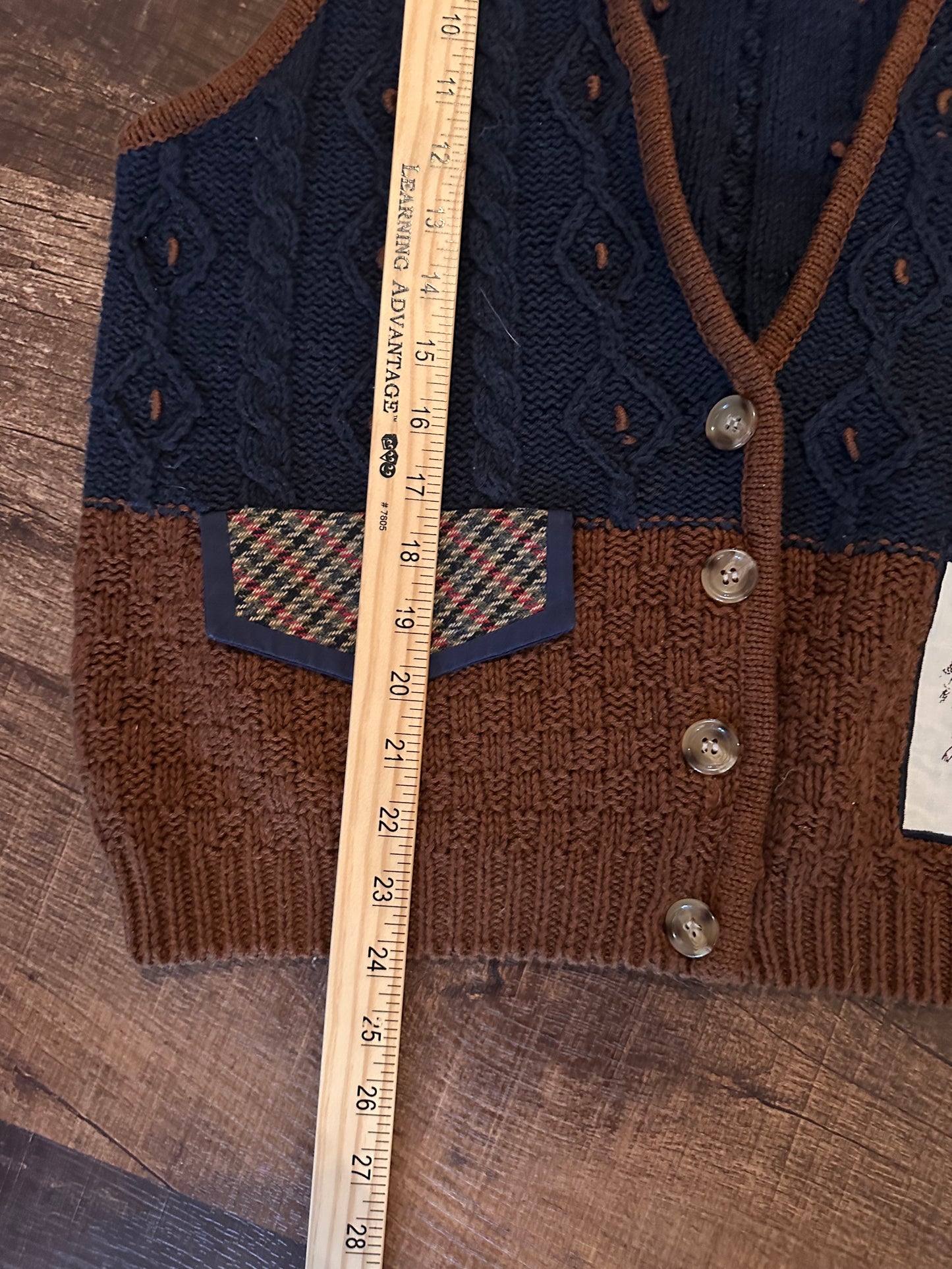Vintage Sharon Young Sweater Vest (M) Embroidered Patches of Fishing Scenes