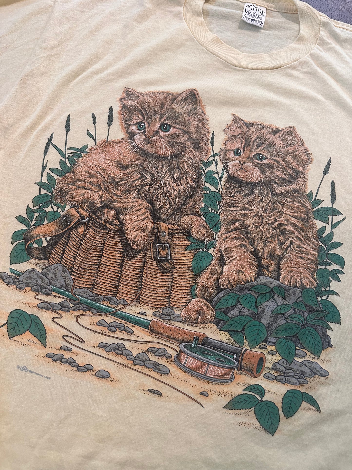 Vintage 90s Kitten Fly Fishing Tee (L)