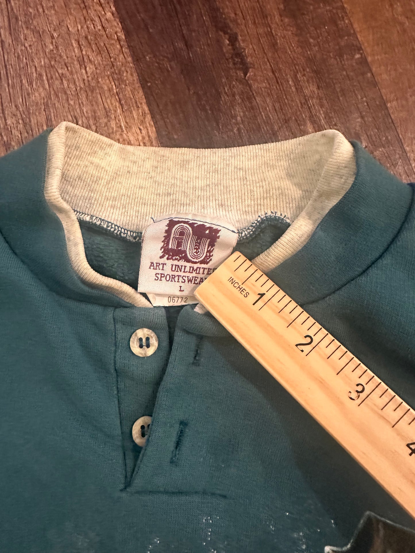 VTG Art Unlimited Henley Crewneck (L) Bass Fishing Graphic