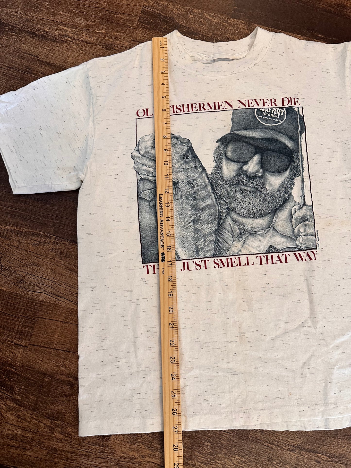 Vintage T (L) Old Fishermen Never Die