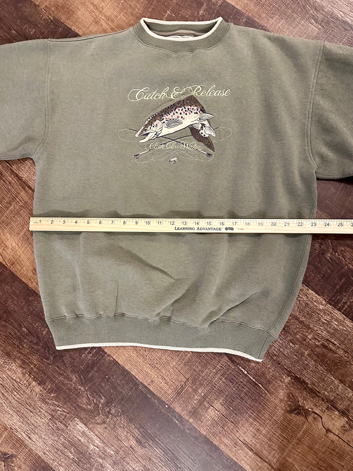 Vintage Danaggers “Catch and Release” Sweatshirt (L) Embroidered Brown Trout - Olive Green