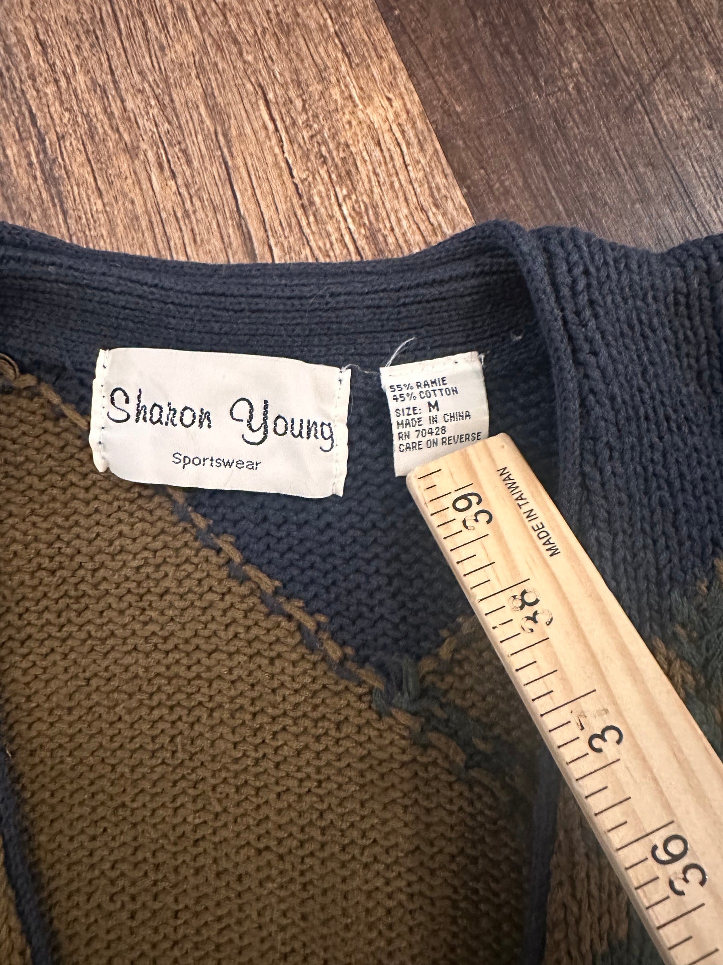 Vintage Sharon Young Knit Sweater (M) Lady Angler Fishing Scene with Elbow Patches