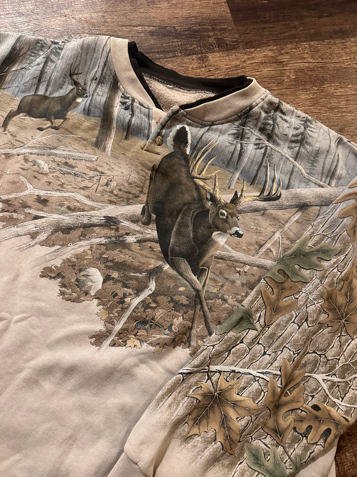 Vintage Wraparound Deer Graphic Henley Sweatshirt (XL)