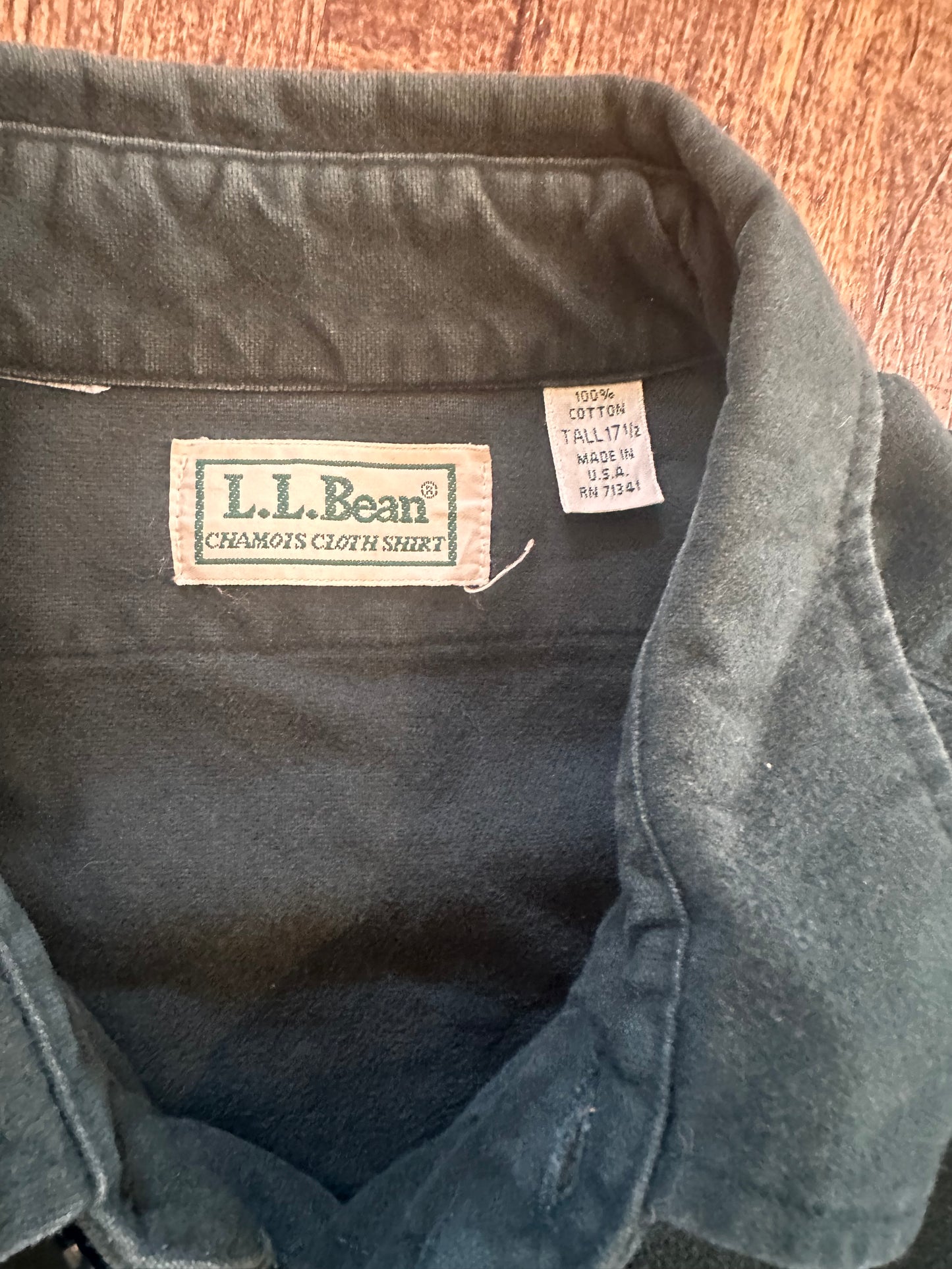 Vintage L.L. Bean Chamois (16.5) Embroidered Deer Logo - Green