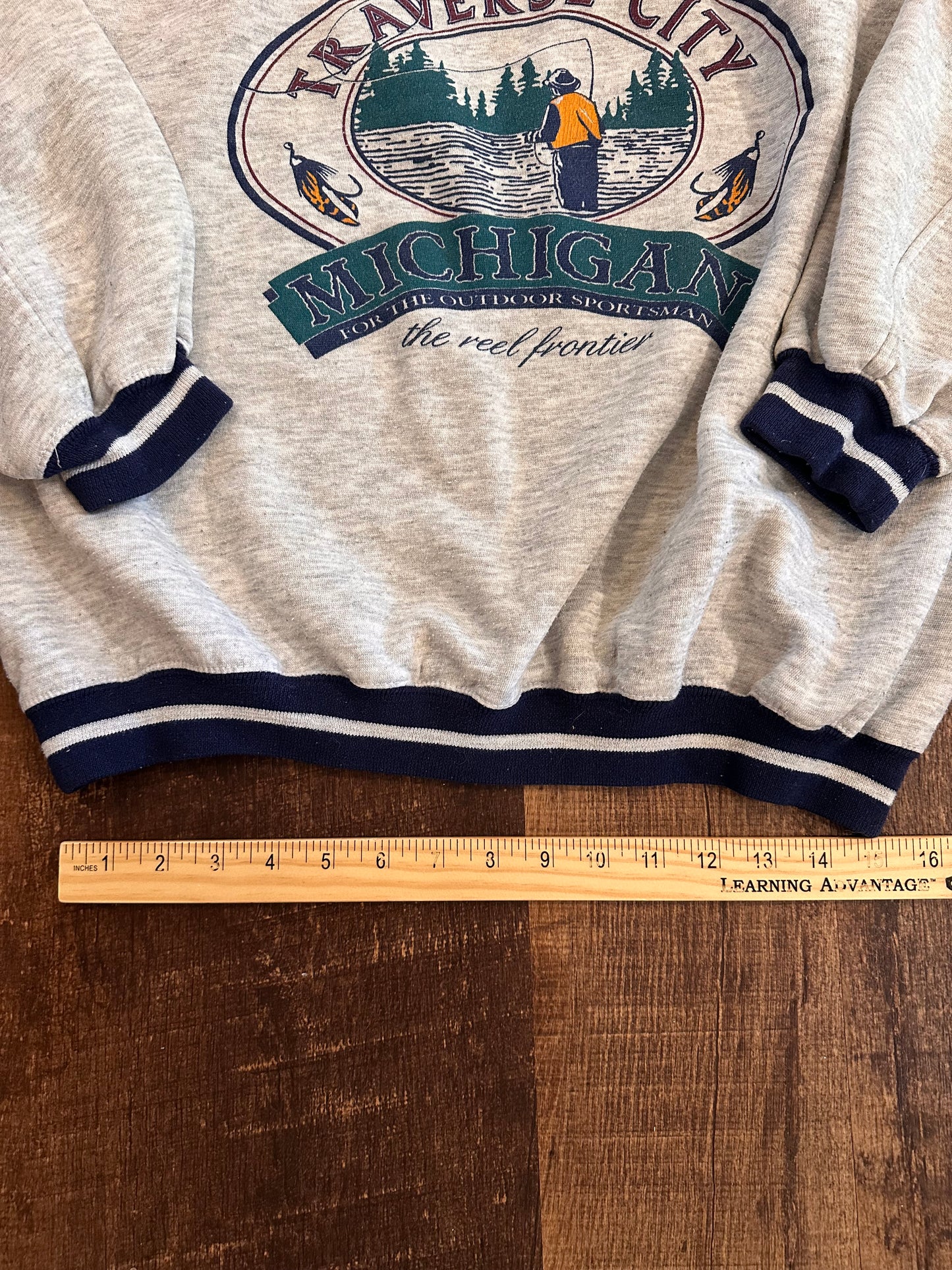 Vintage GEAR Crewneck (M) Traverse City Michigan the reel frontier