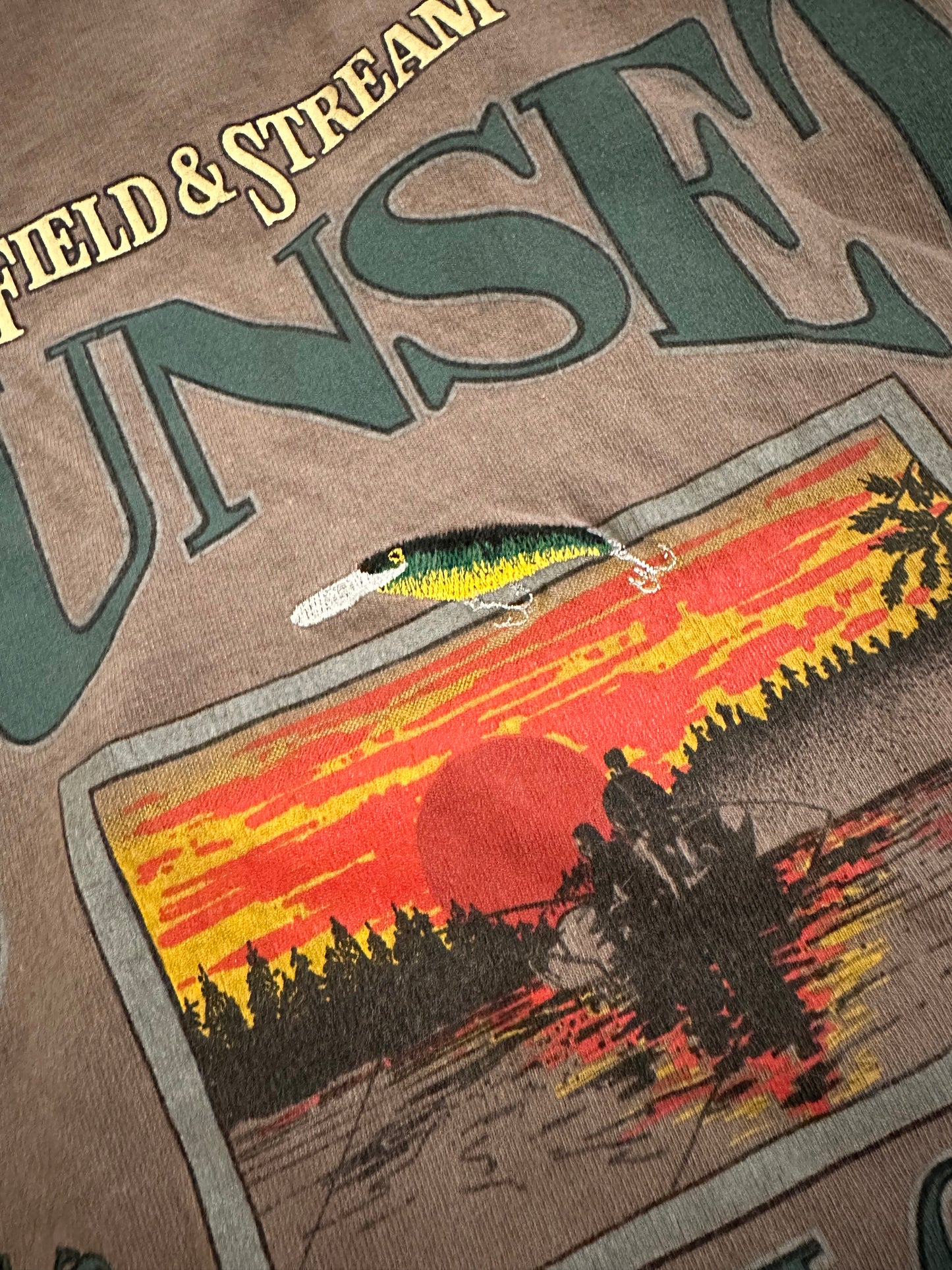 Vintage Field & Stream T (XL) Sunset Fish Club Embroidered Lure