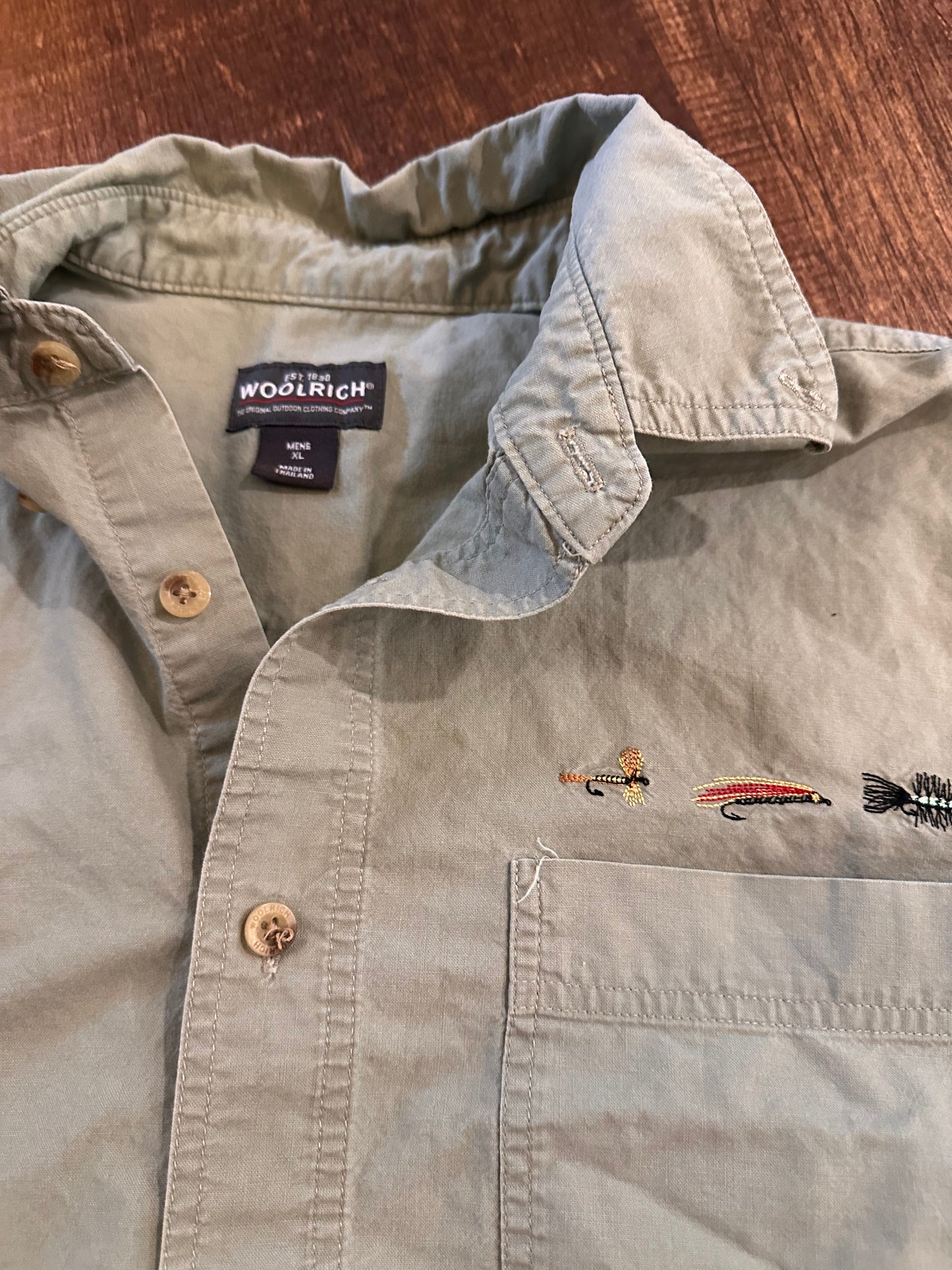 Vintage Woolrich Button Down T (XL) Embroidered Flies