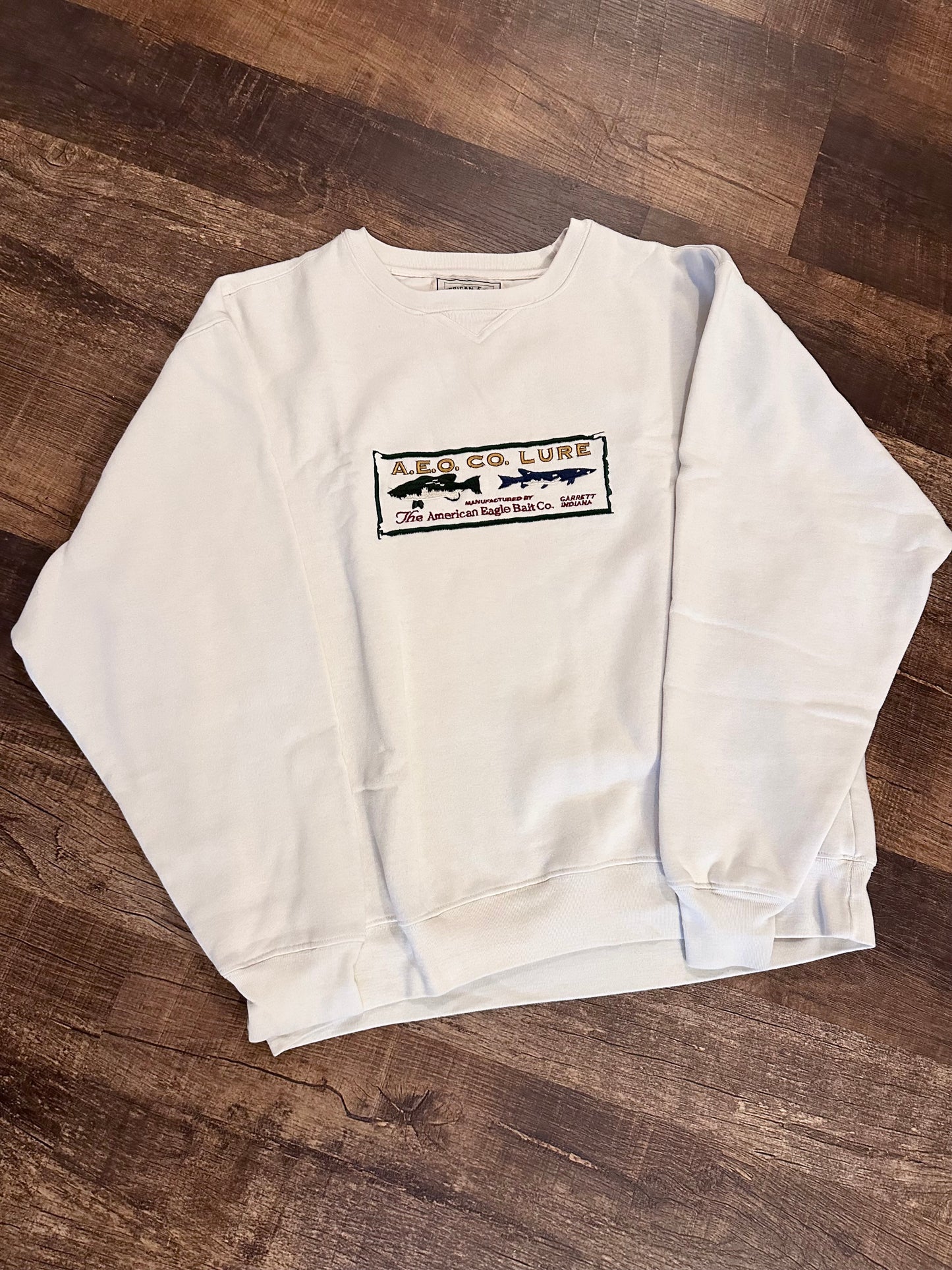 Vintage American Eagle Outfitters Sweatshirt (L) Embroidered AEO Co Lure Bait Shop - White