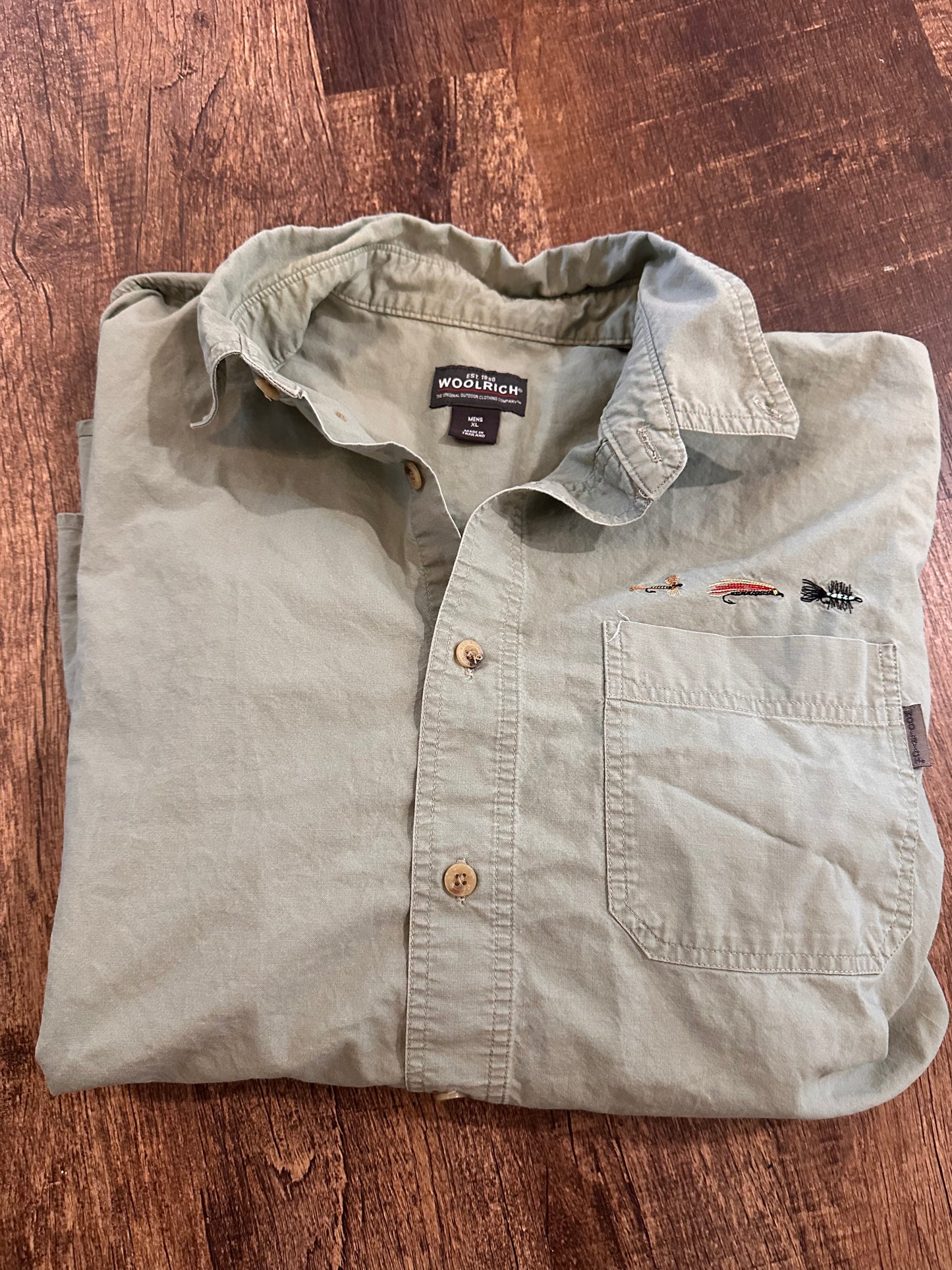 Vintage Woolrich Button Down T (XL) Embroidered Flies