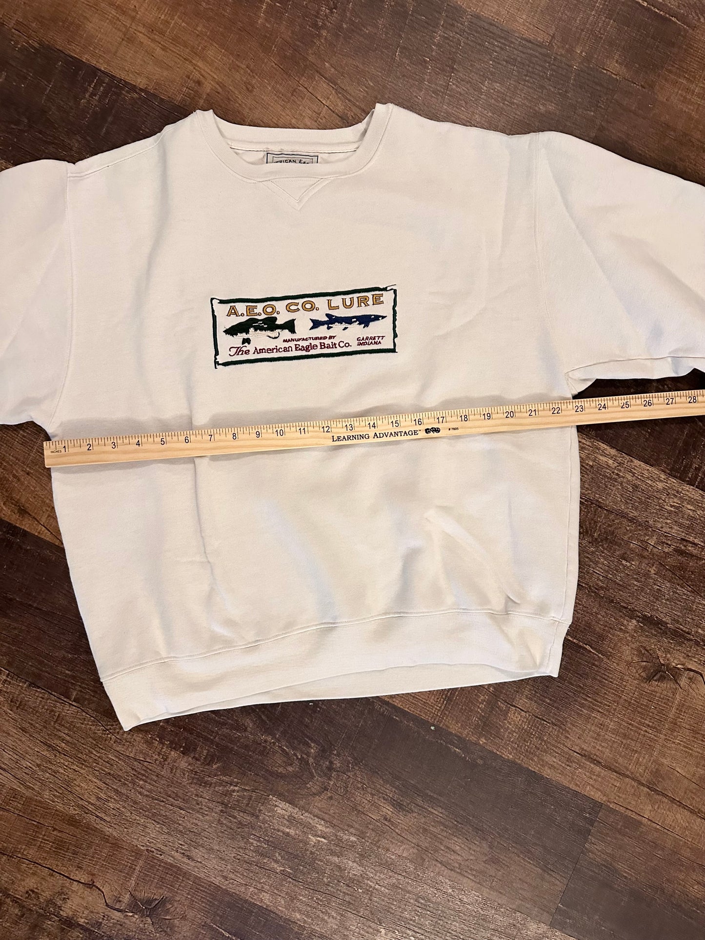 Vintage American Eagle Outfitters Sweatshirt (L) Embroidered AEO Co Lure Bait Shop - White