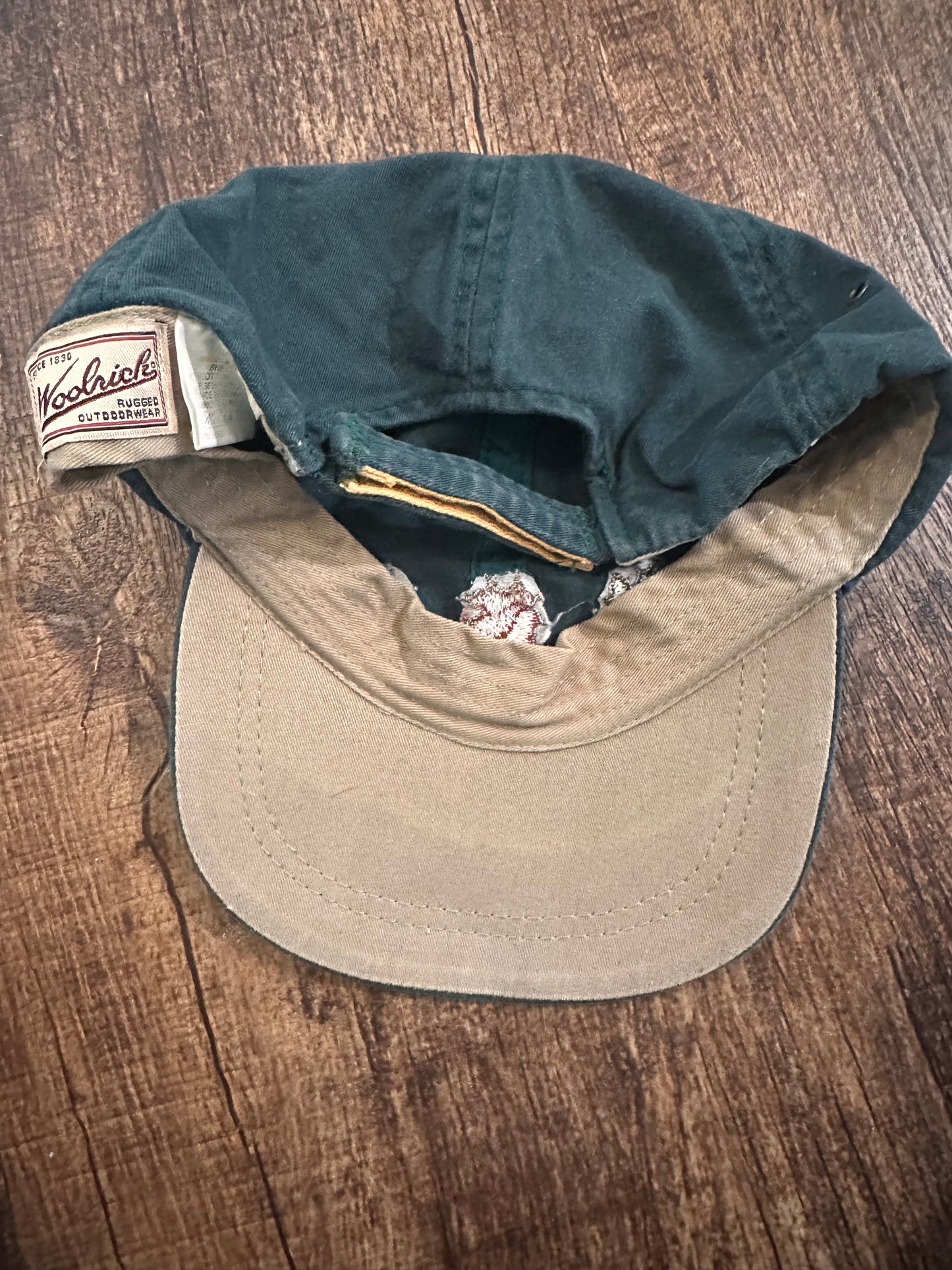 Vintage Woolrich Maple Leaf Cap (L/XL) Embroidered Maple Leaves