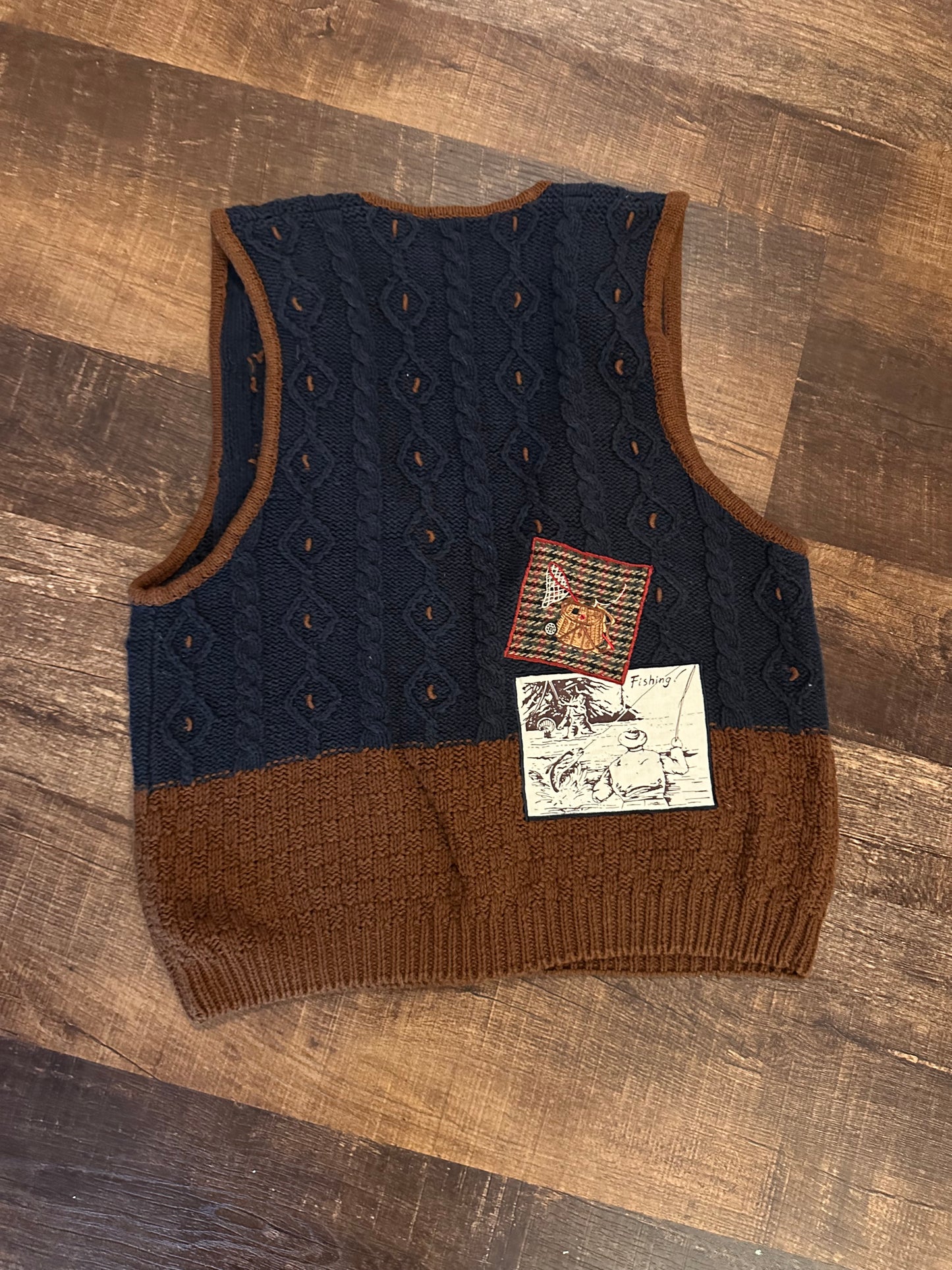 Vintage Sharon Young Sweater Vest (M) Embroidered Patches of Fishing Scenes