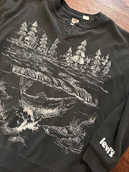 Levi’s Henley Crewneck Trout Graphic Scene (L)