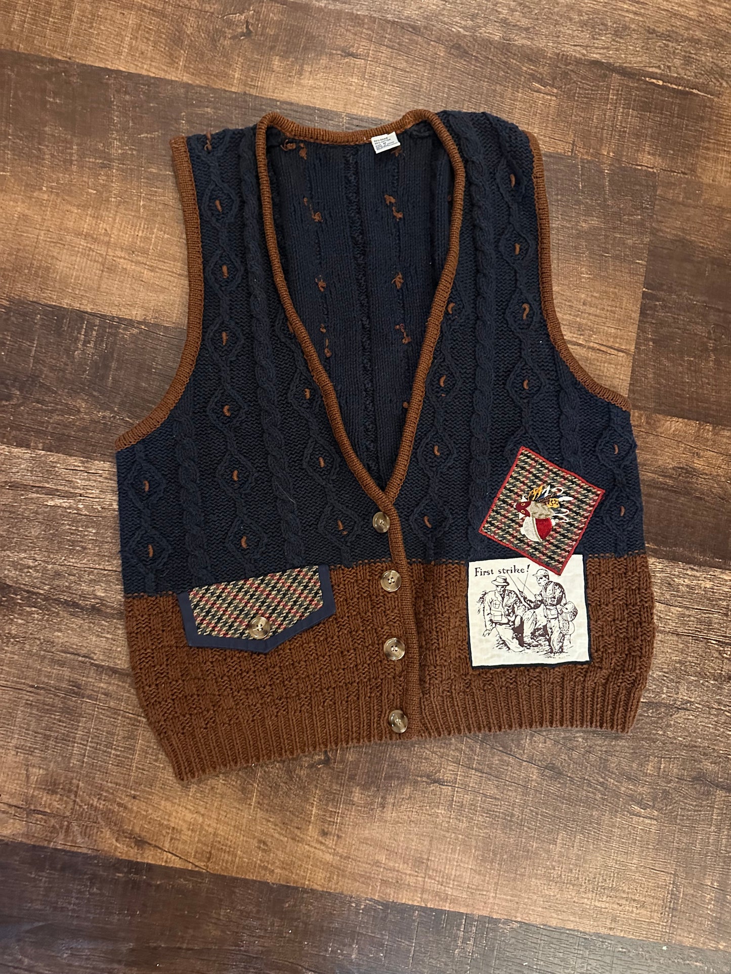 Vintage Sharon Young Sweater Vest (M) Embroidered Patches of Fishing Scenes