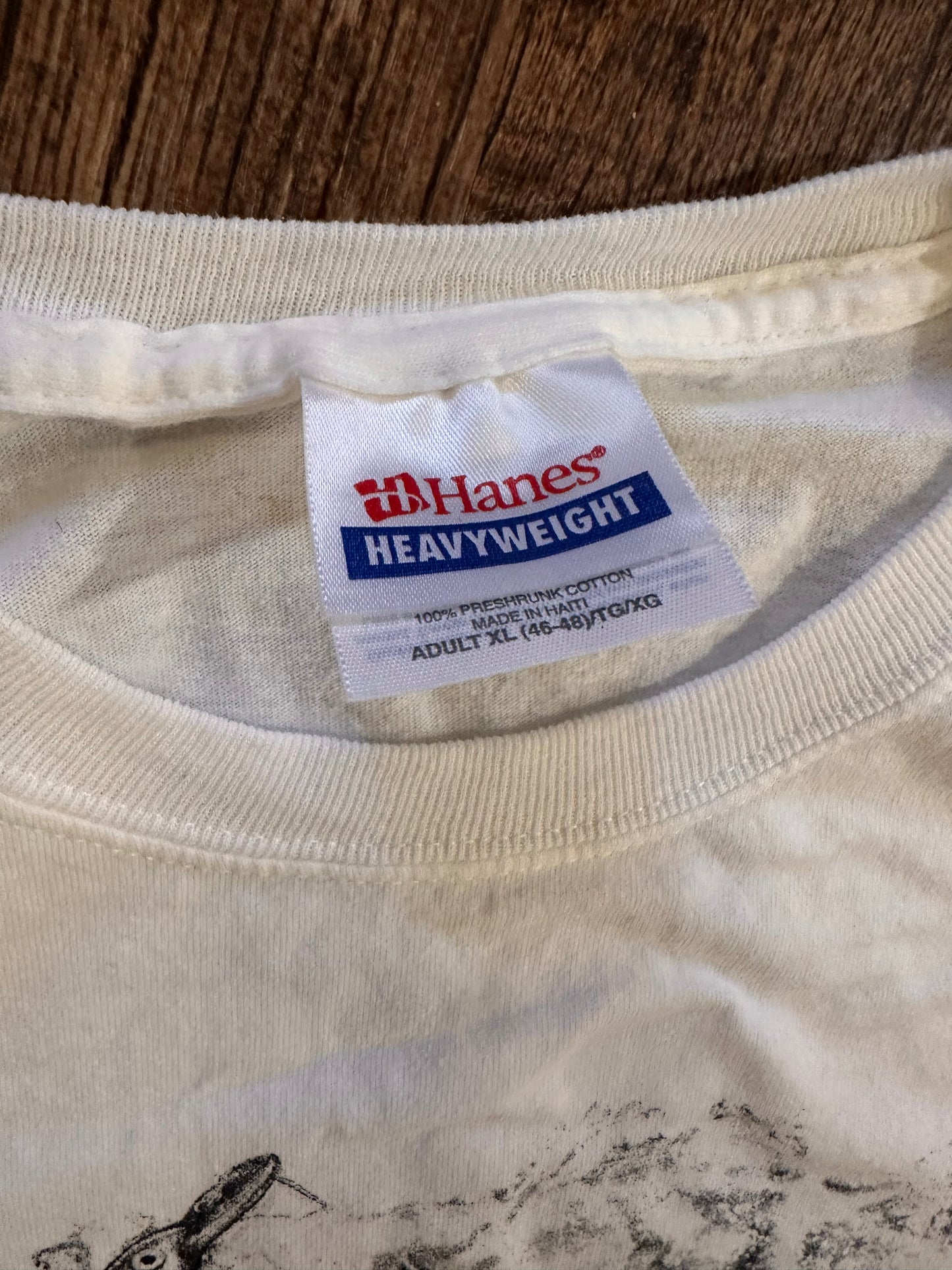 Vintage Hanes T-shirt (XL) Bass Fisherman Scene - White