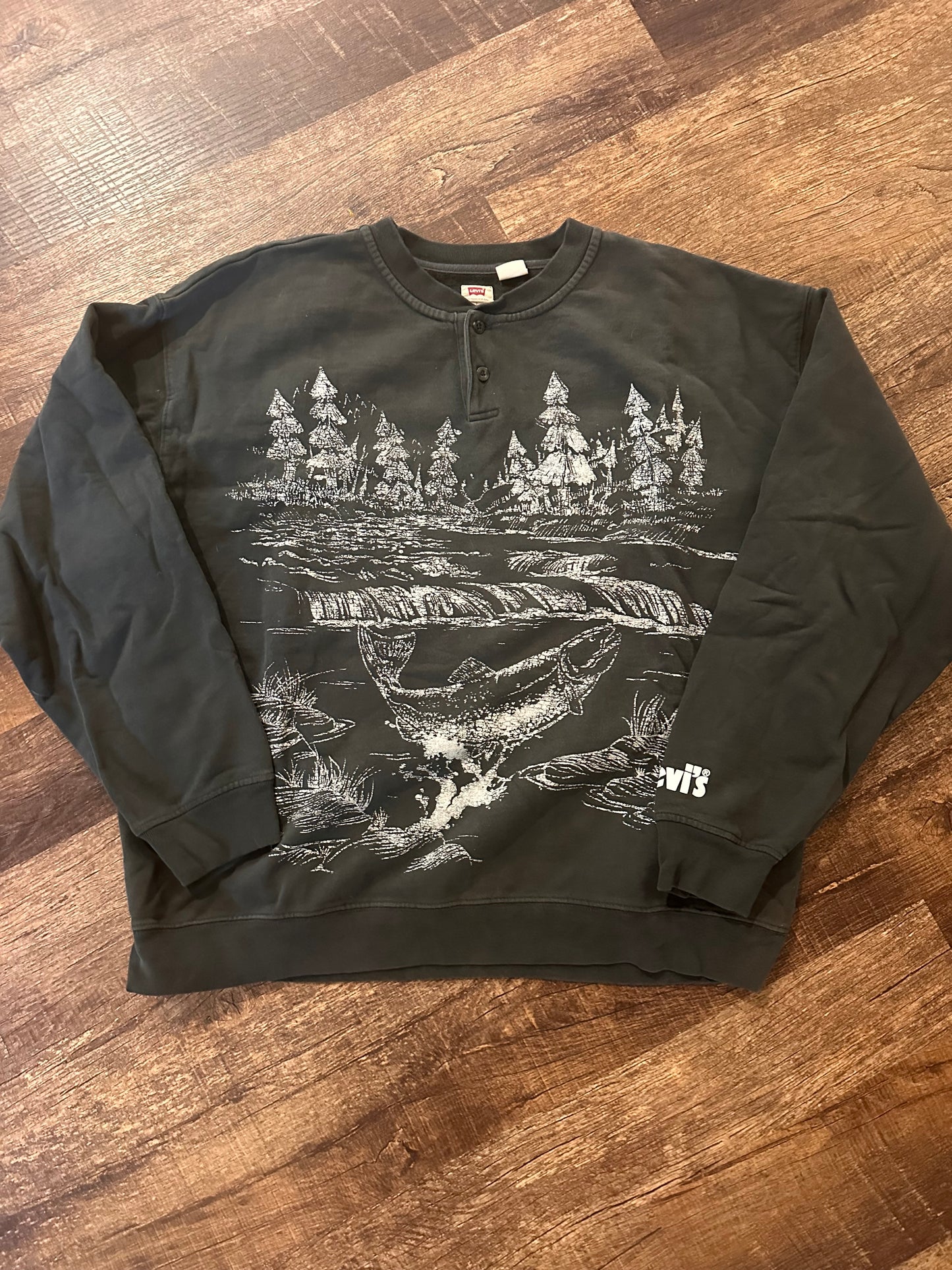 Vintage 90s Levi’s Henley Crewneck (L) Trout Nature Scene