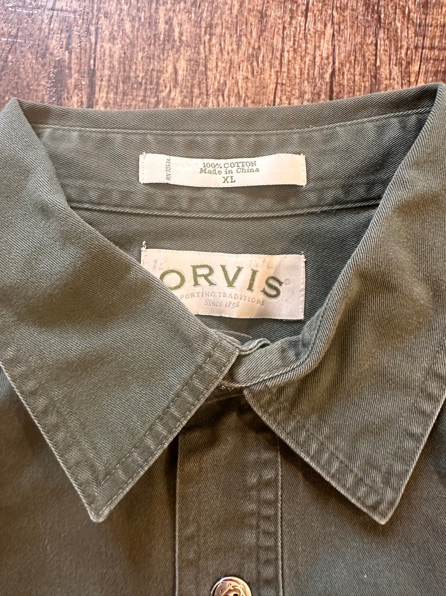 Vintage Orvis Button Down (XL) Embroidered Fly with Metal Logo Buttons
