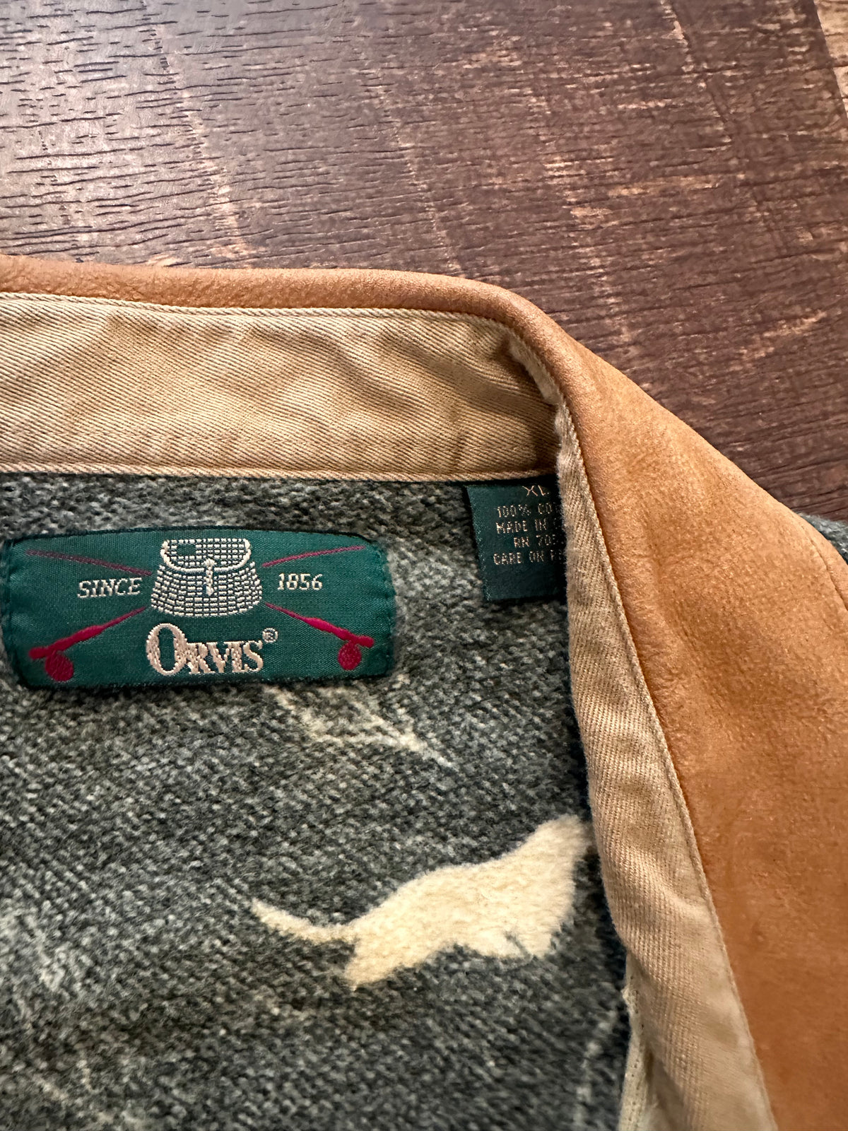 Vintage Orvis Chamois Fleece Button Down (XL) Bird Dog Scenes Autumn Leaves