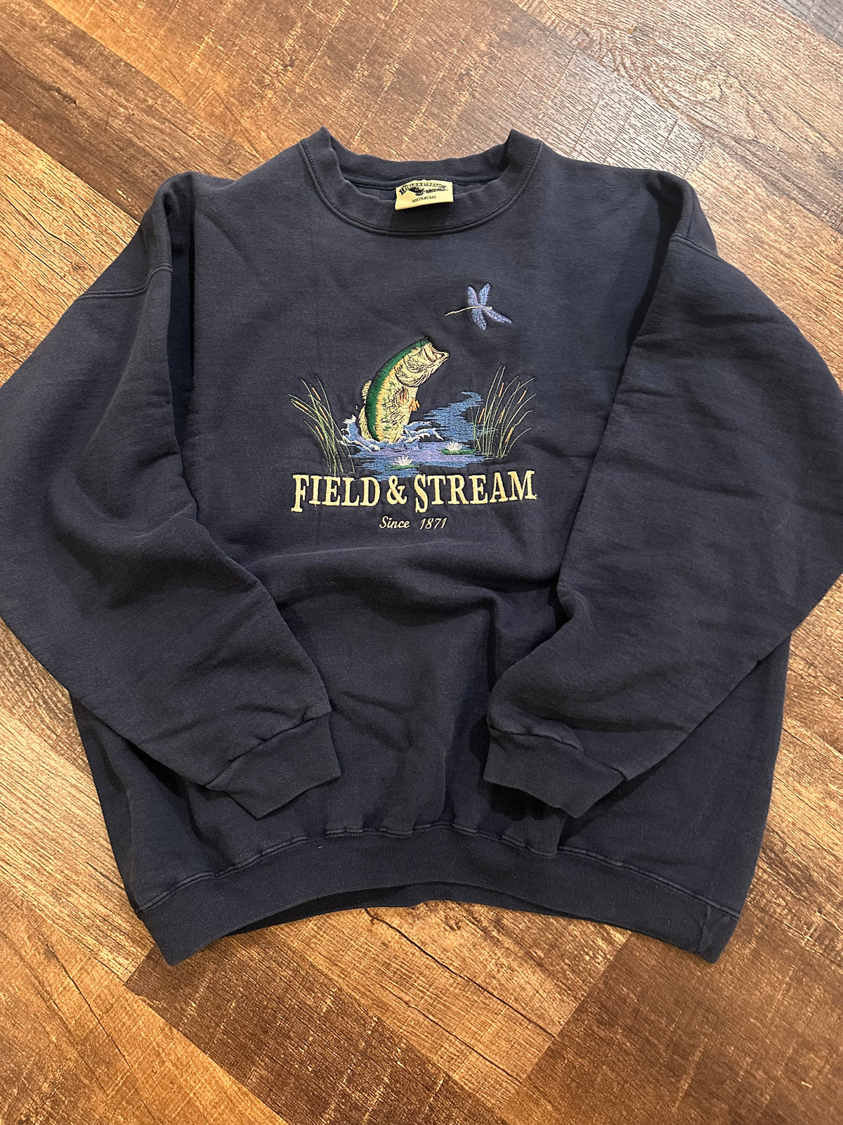 Vintage Field & Stream Crewneck (L) Embroidered Fishing Scene