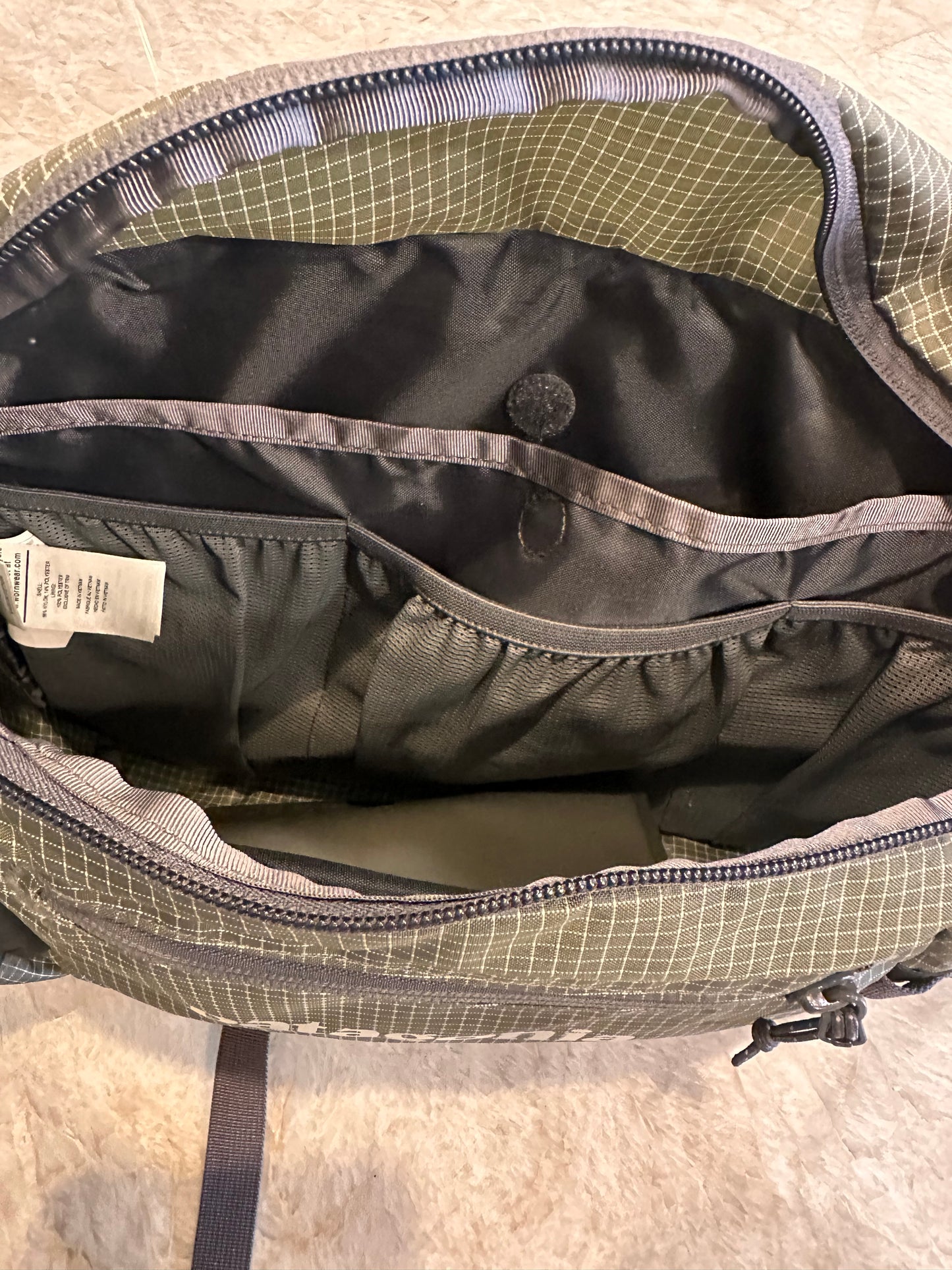 Consignment - Patagonia One Shoulder Slingback Fly Pack (8L) - Olive Gray